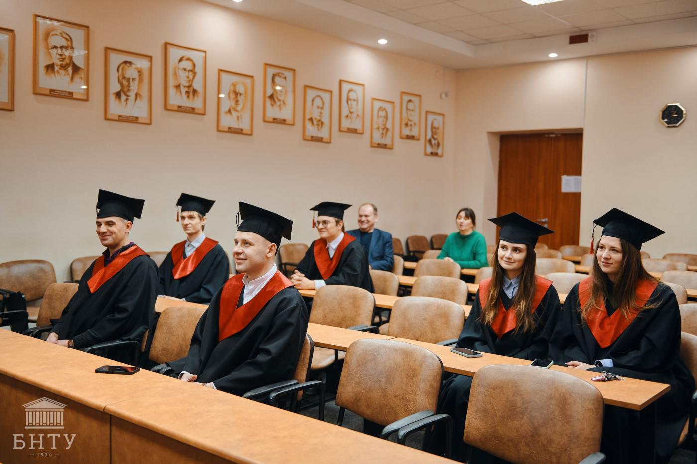 Вручение дипломов магистров выпускникам кафедры «Инженерная экономика»